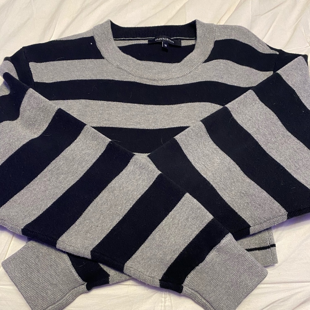 Olivaceous sweater